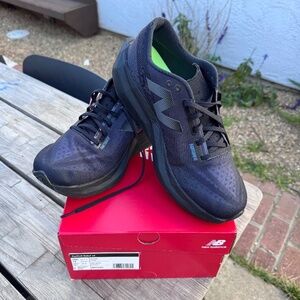 New Balance FuelCell Rebel V4 - Magnet Black